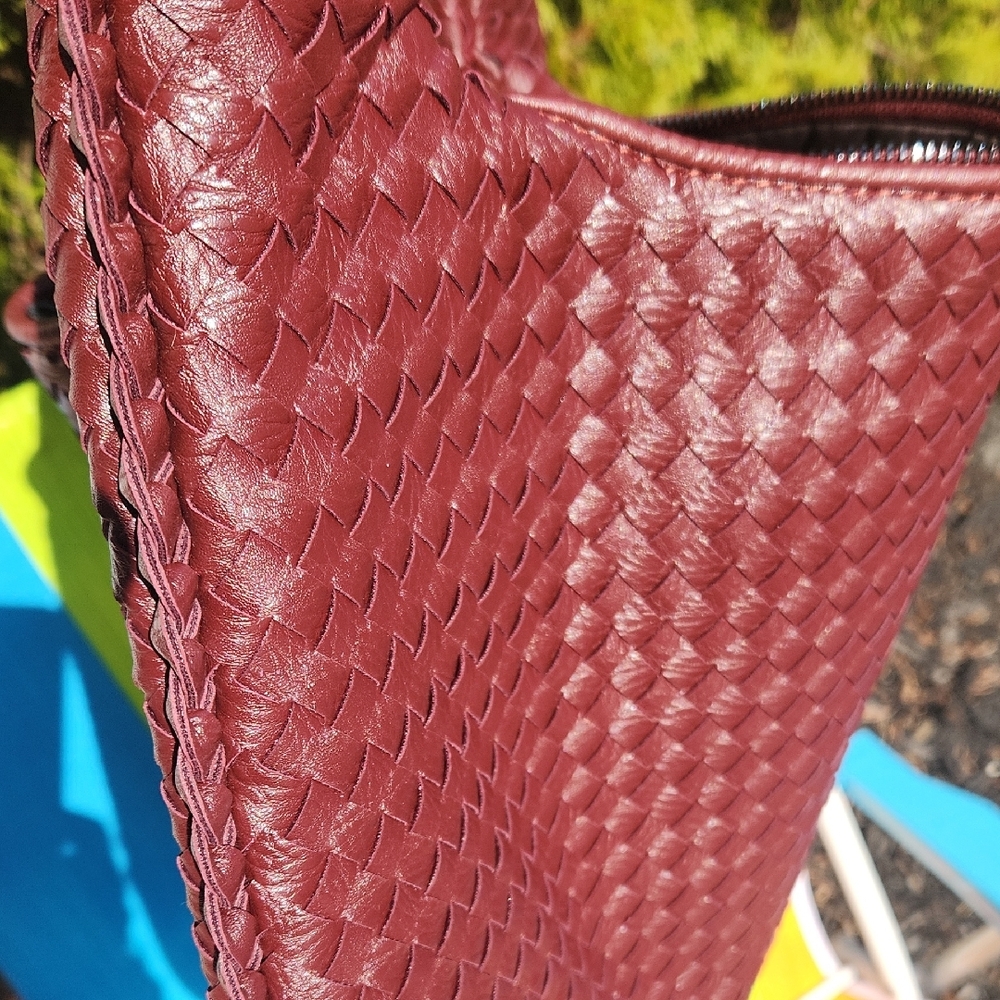 ✨️Source Unknown Woven Shoulder Bag in Burgundy - Picture 16 of 16